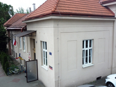 Samorządowe Przedszkole nr 82, ul. Głowackiego 2 - remont parkietów (cyklinowanie i malowanie w jednej sali)