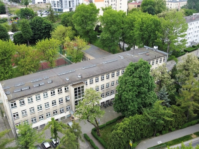 Szkoła Podstawowa nr 95, ul. Wileńska 9B - wymiana instalacji elektrycznej oraz malowanie korytarza II piętra - etap i inne prace remontowe 