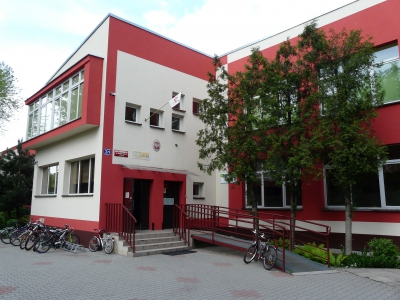 Szkoła Podstawowa nr 114, ul. Łąkowa 31 - wymiana podłogi w salach i inne prace remontowe