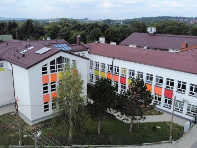Szkoła Podstawowa nr 134, ul. Kłuszyńska 46 - wymiana podłogi w sali dydaktycznej i inne prace remontowe