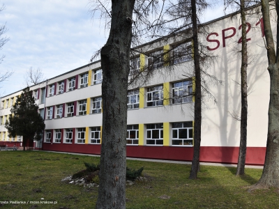 Szkoła Podstawowa nr 21, ul. Batalionu Skała AK 12 - remont sanitariatów na II piętrze i inne prace remontowe