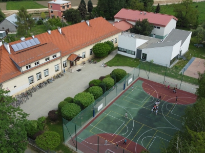 Szkoła Podstawowa nr 65, ul. Golikówka - remont ław kominiarskich