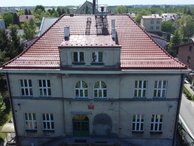 Szkoła Podstawowa nr 62, ul. Ćwikłowa 1 - Malowanie Sali gimnastycznej oraz konserwacjia podłogi i regulacja okien - realizacja do wysokości  środków