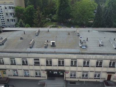 Samorządowe Przedszkole nr 77, ul. Jadwigi z Łobzowa 30 - wymiana 4 starych okien na piętrze w kuchni i inne prace remontowe