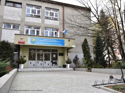 Szkoła Podstawowa z Oddziałami Integracyjnymi nr 15, ul. Kluczborska 3 - remont sanitariatów - etap i inne prace remontowe