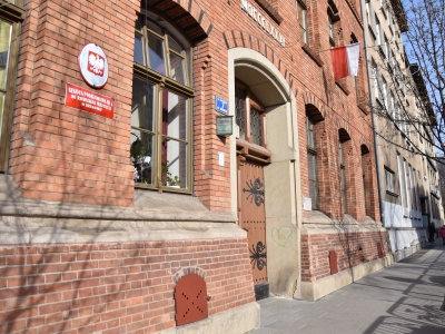 Szkoła Podstawowa nr 4, ul. Smoleńsk 5-7- renowacja drzwi zewnętrznych w nowej części i inne prace remontowe (zabytek)