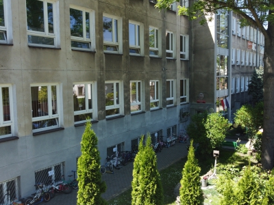 Szkoła Podstawowa nr 110, ul. Skwerowa 3 - Malowanie pomieszczeń, korytarzy i klatek schodowych