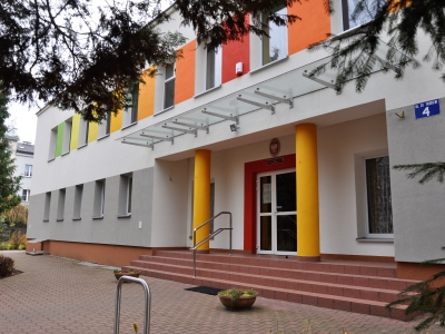 Samorządowe Przedszkole nr 119, ul. Za Targiem 4 - malowanie sal i korytarza  na parterze i inne prace remontowe
