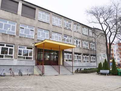 Szkoła Podstawowa nr 119, ul. Czerwieńskiego - wymiana ogrodzenia II etap