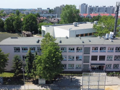 Szkoła Podstawowa nr 40, ul. Pszczelna 13 - wymiana instalacji elektrycznej z malowaniem - etap
