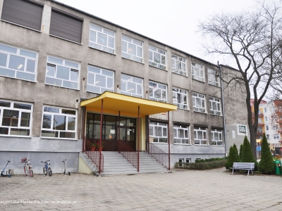 Szkoła Podstawowa nr 119, ul. Czerwieńskiego 1 - wymiana ogrodzenia III etap i inne prace remontowe